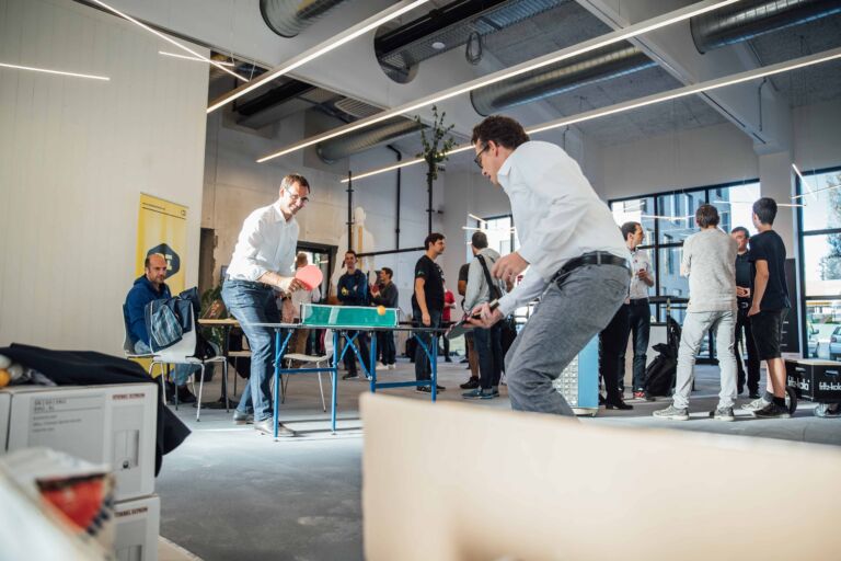 Faires Spiel zwischen Landeshauptmann Markus Wallner und Wirtschaftskammerpräsident Hans-Peter Metzler.