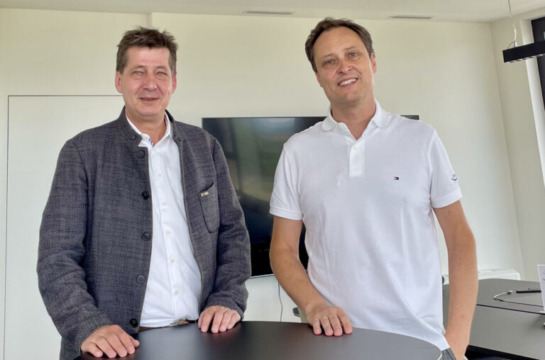 Andreas Schneider (rechts) mit CEO Thomas Lorünser