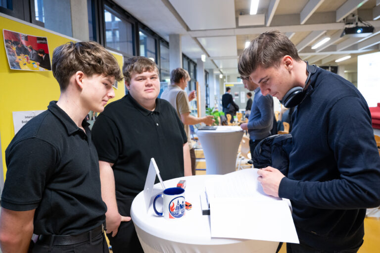 Jugendliche erarbeiten Projekte für die Herausforderungen der Zukunft