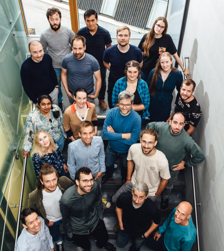 Fröhliche Mitarbeitende des FZ Energie